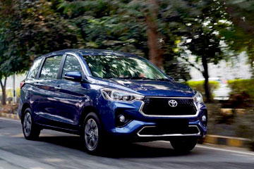 Toyota Rumion V MT 7 STR Ptl 2023 Model